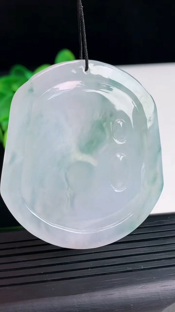 天然A货翡翠飘花虚空藏菩萨吊坠尺寸56.7-52.1-6重量:34.56g
4月6日