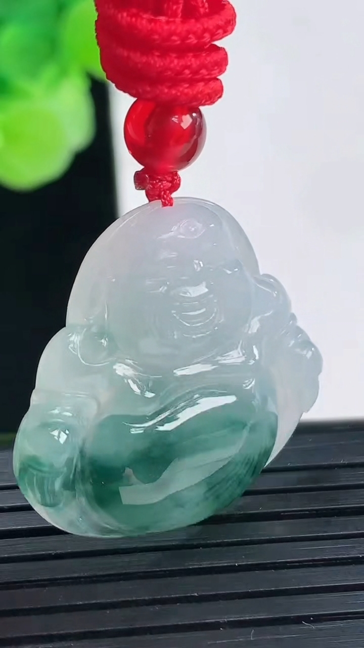 天然A货翡翠飘花佛公吊坠尺寸27-28.6-5.2重:5.90g
4月6日