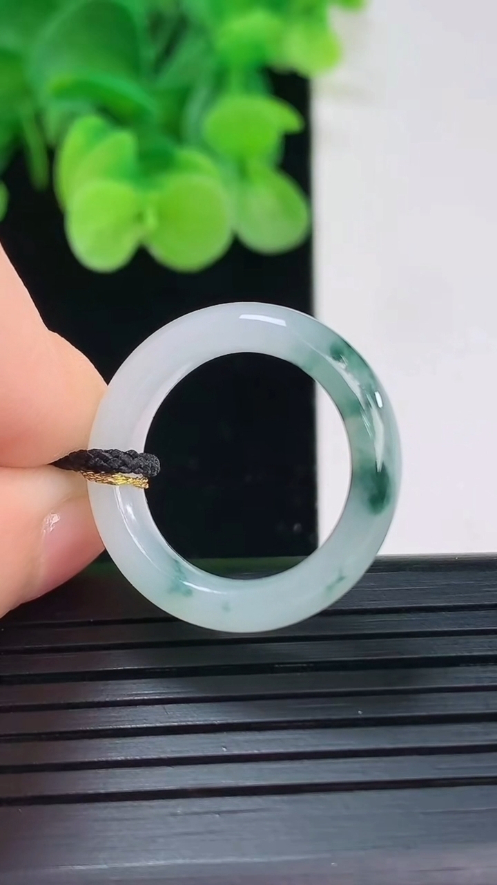 天然A货翡翠飘花指环戒指尺寸17.4-5.6-3.4重量:3.71g2026年4月6日
工厂直销收藏