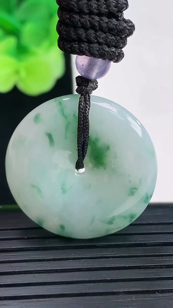 天然A货翡翠飘花平安扣吊坠尺寸28-5.8重:9.39g 64
4月6日