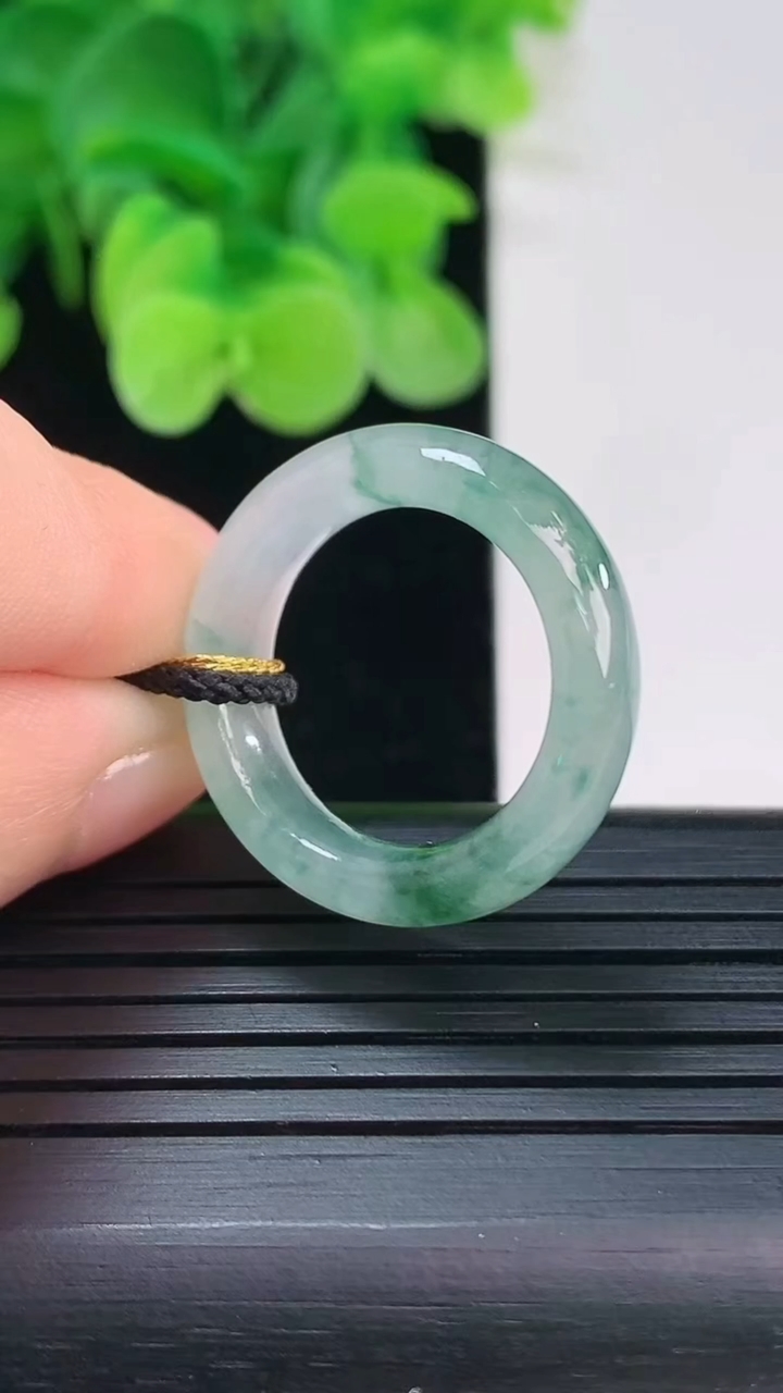 天然A货翡翠飘花指环戒指尺寸17.1-5.7-3.8重量:4.14g2026年4月6日
工厂直销收藏