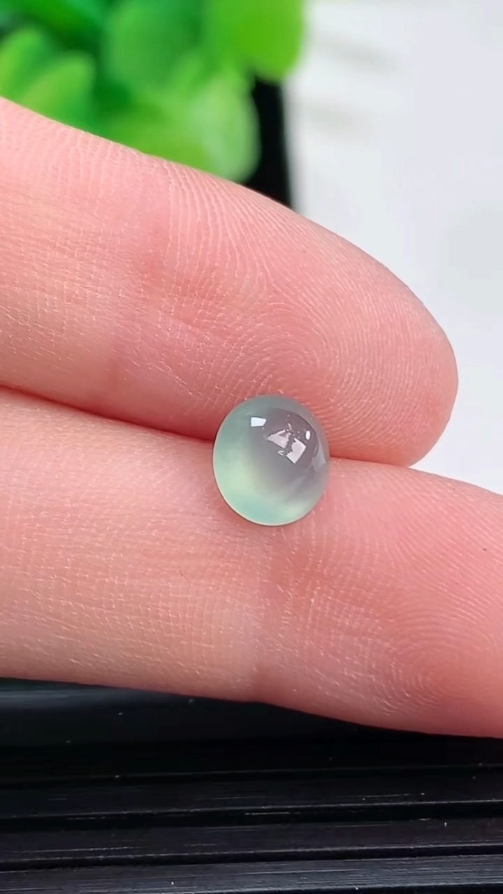 天然A货翡翠蛋面镶嵌件尺寸6.3-3.5重:0.22g 555
4月6日