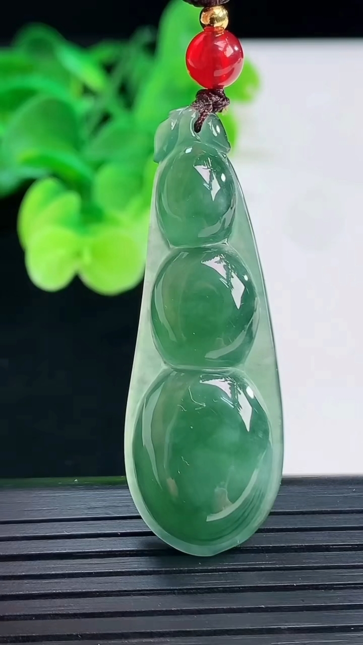天然A货翡翠福豆吊坠尺寸48.5-17.5-6.5重:7.75g 99
4月6日