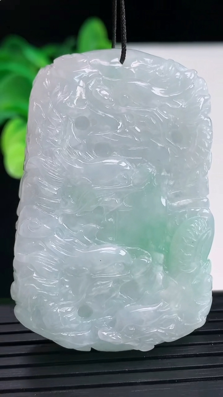 天然A货翡翠九龙至尊 龙牌吊坠尺寸56-38-13.6重:58.70g 99
4月6日