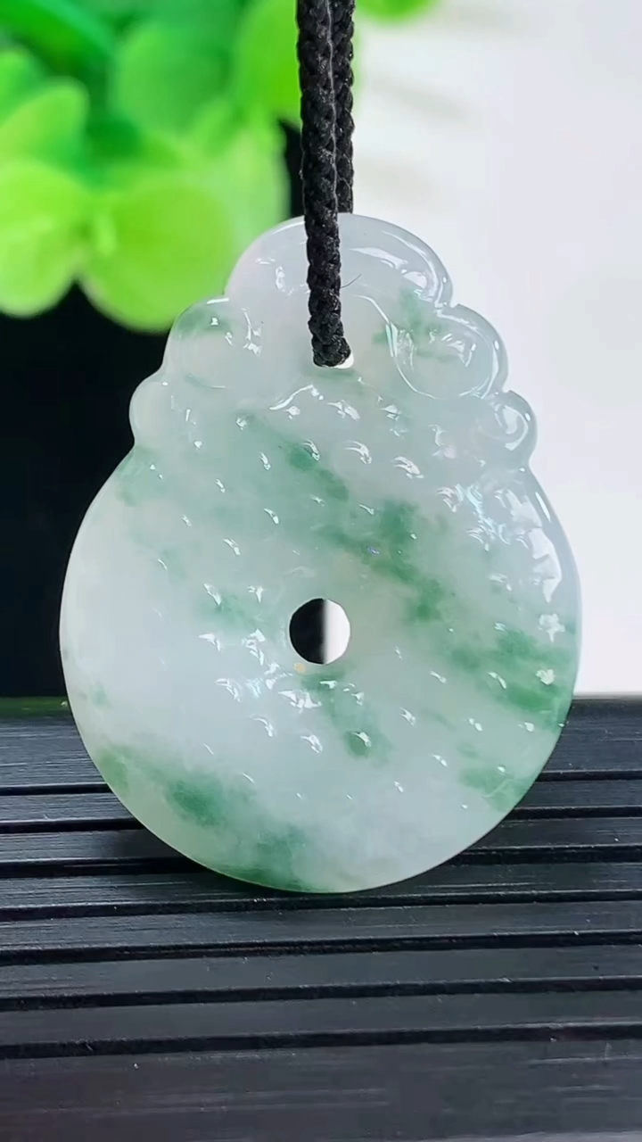 天然A货翡翠飘花雕花平安扣吊坠尺寸32-24-4.6重:6.49g 64
4月6日