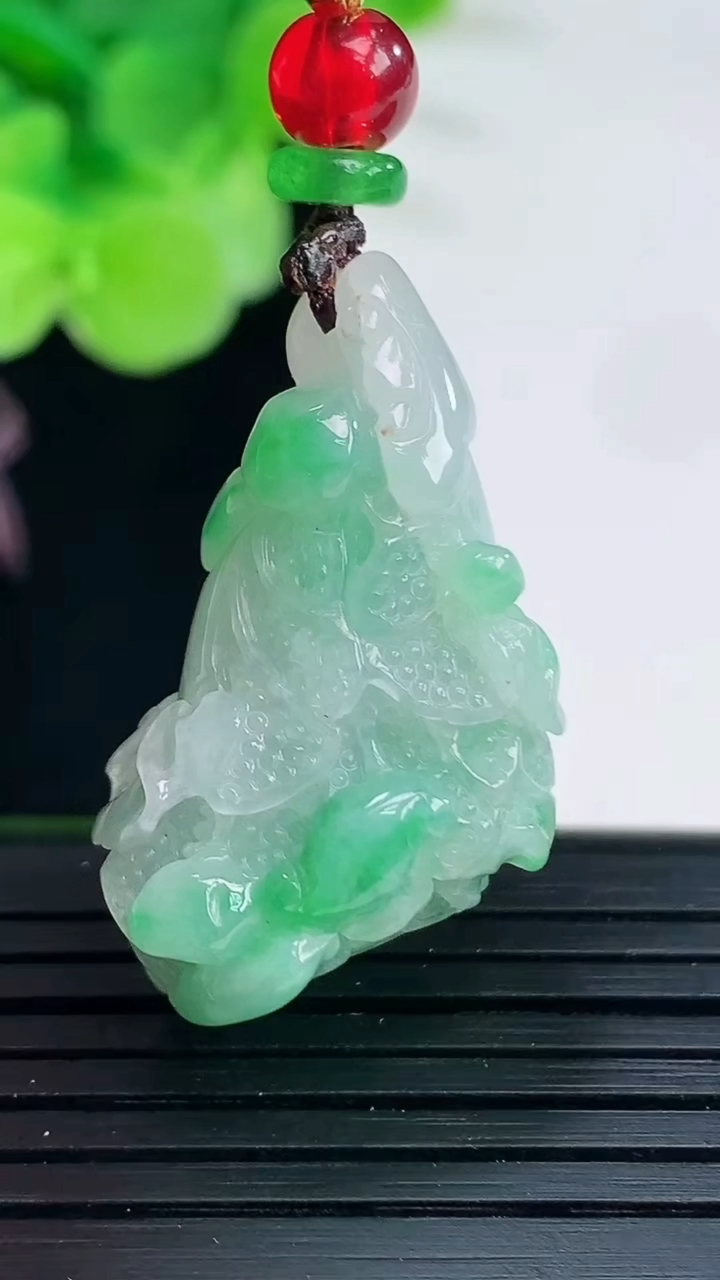 天然A货翡翠白菜吊坠尺寸31.7-18.8-13重:9.61g 555
4月6日