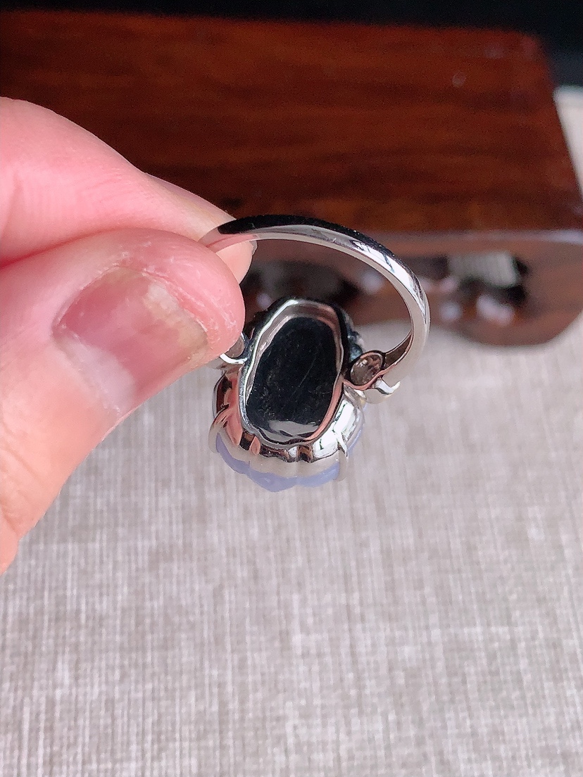 天然A货翡翠18K金镶嵌紫罗兰招财貔貅戒指 圈口17.7裸石
尺寸17.5-13mm 重量6.26g 0403