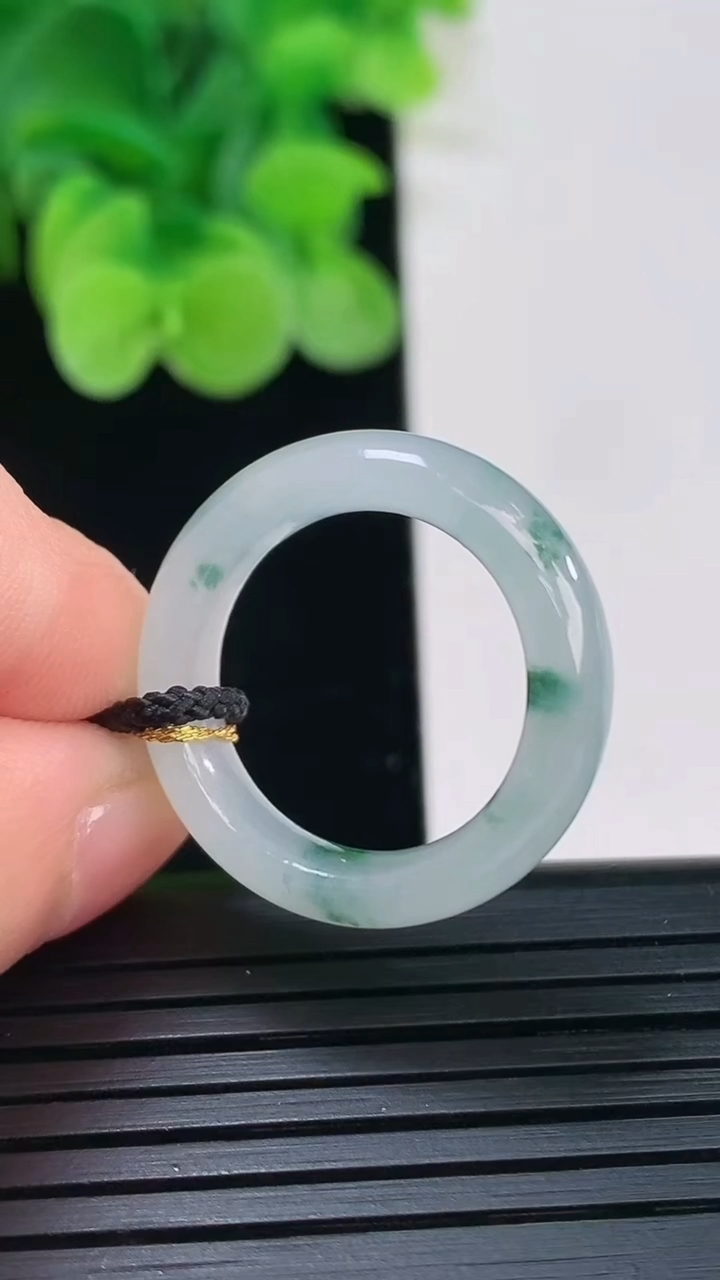 天然A货翡翠飘花指环戒指尺寸17.5-5.6-3.5重量:3.78g2026年4月7日
工厂直销收藏