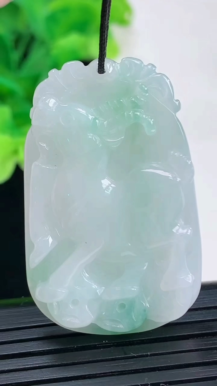 天然A货翡翠生肖羊吊坠尺寸40.4-25.7-5.8重量:12.59g
4月6日