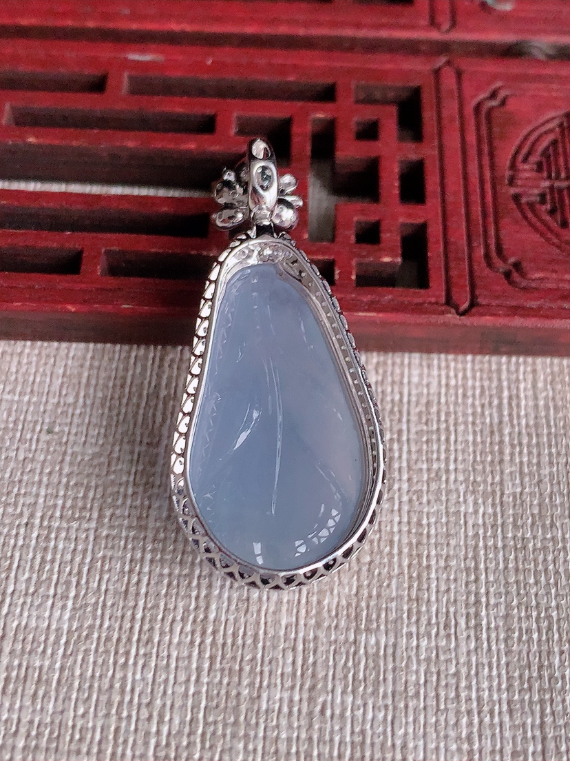 天然A货翡翠18K金伴钻镶嵌紫罗兰叶子金枝玉叶吊坠 
尺寸40.6-18-9裸石27.5-15.3m