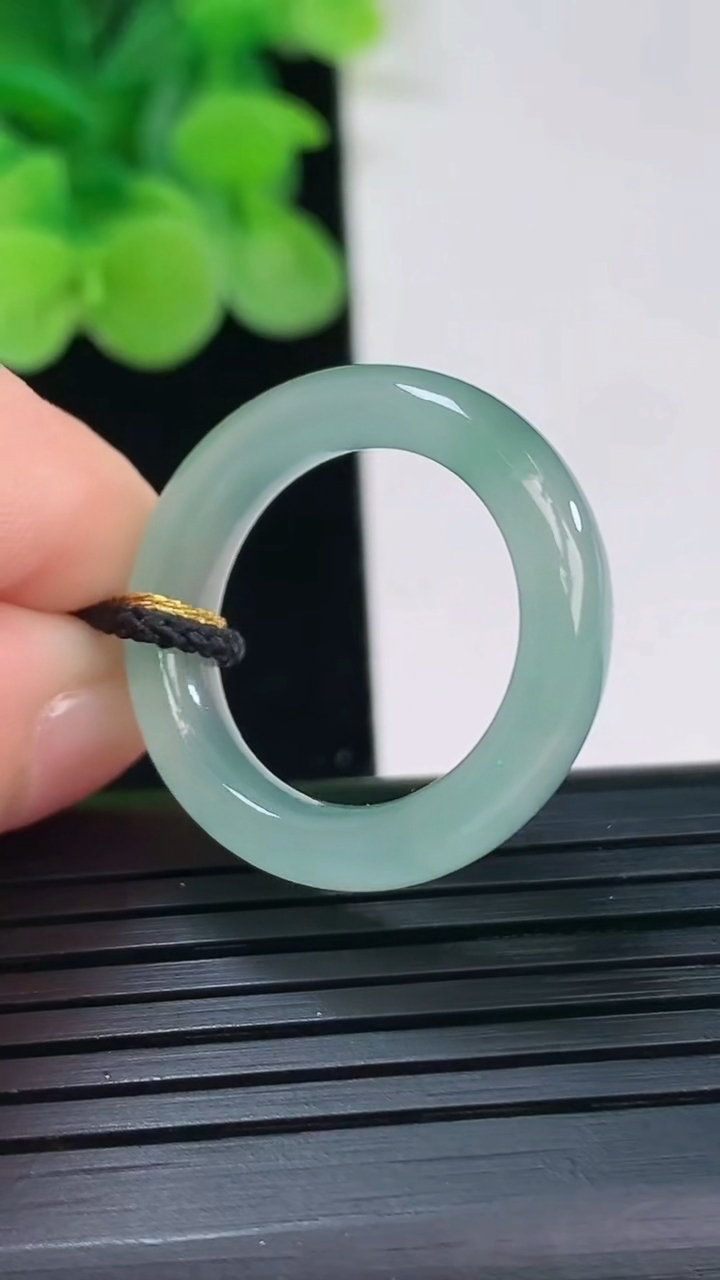 天然A货翡翠飘花指环戒指尺寸17.8-5.8-3.8重量:4.28g2026年4月6日
工厂直销收藏