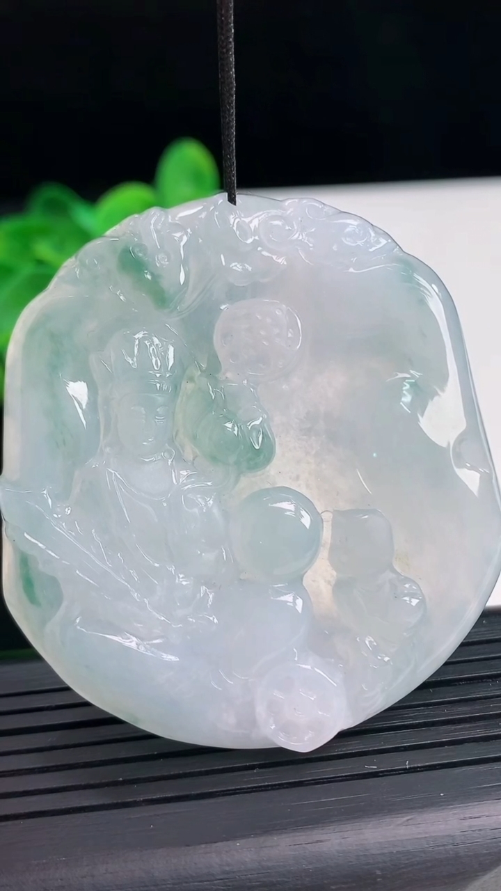 天然A货翡翠飘花虚空藏菩萨吊坠尺寸56.7-52.1-6重量:34.56g
4月6日