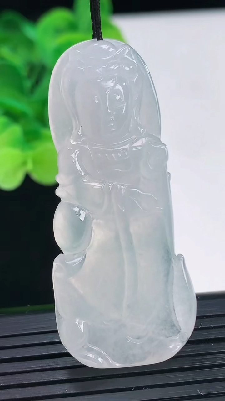 天然A货翡翠度母观音吊坠尺寸51.5-22.7-6.3重量:11.34g
4月6日