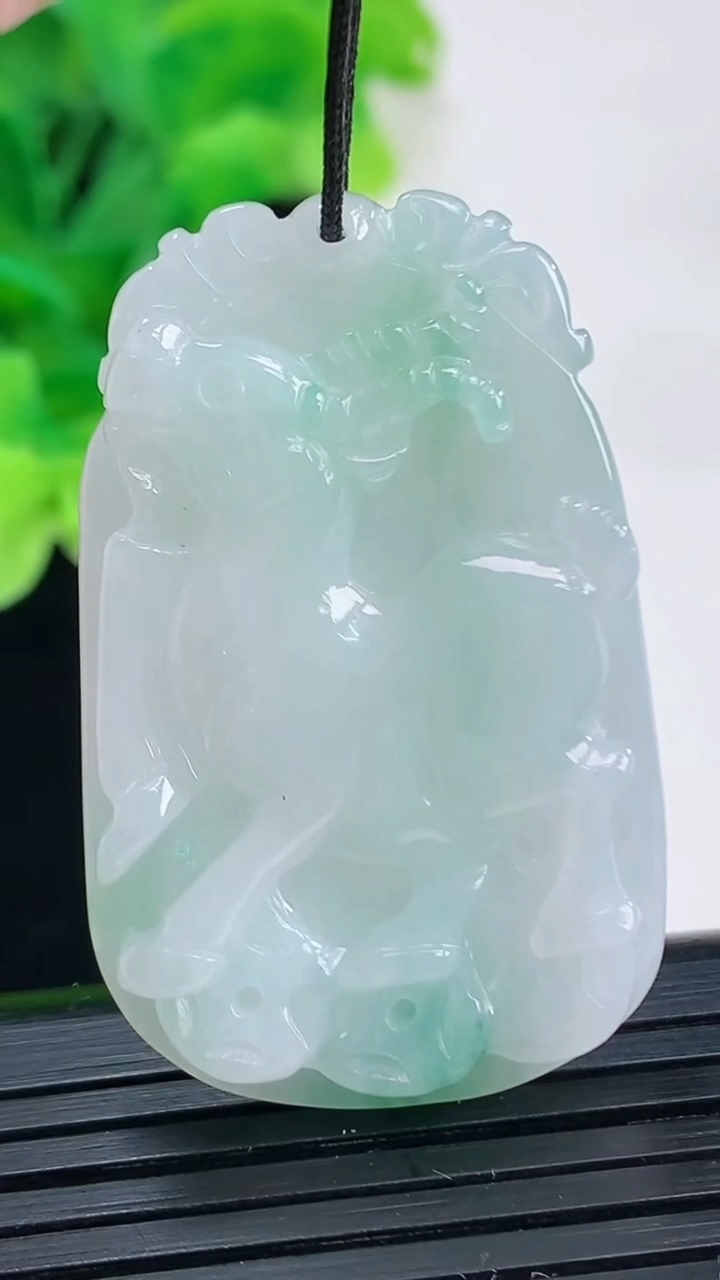 天然A货翡翠生肖羊吊坠尺寸40.4-25.7-5.8重量:12.59g
4月6日