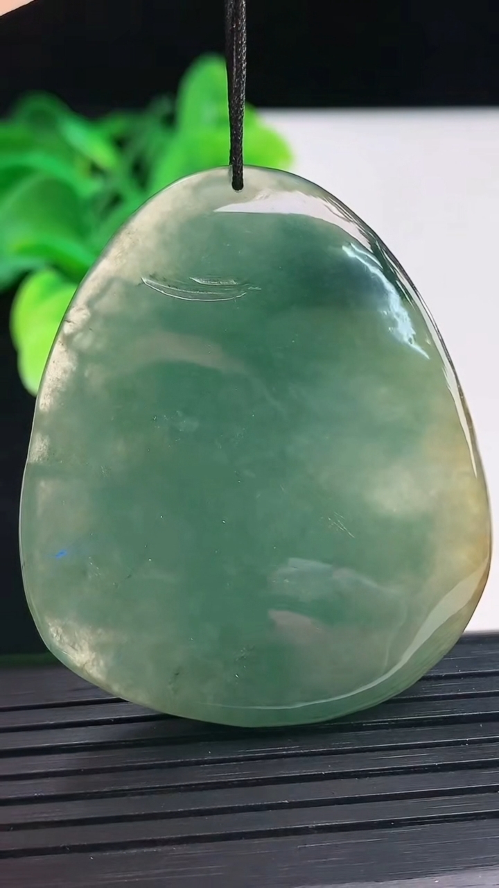 天然A货翡翠牌吊坠尺寸50.5-40.2-12.2重:34.54g 99
4月6日