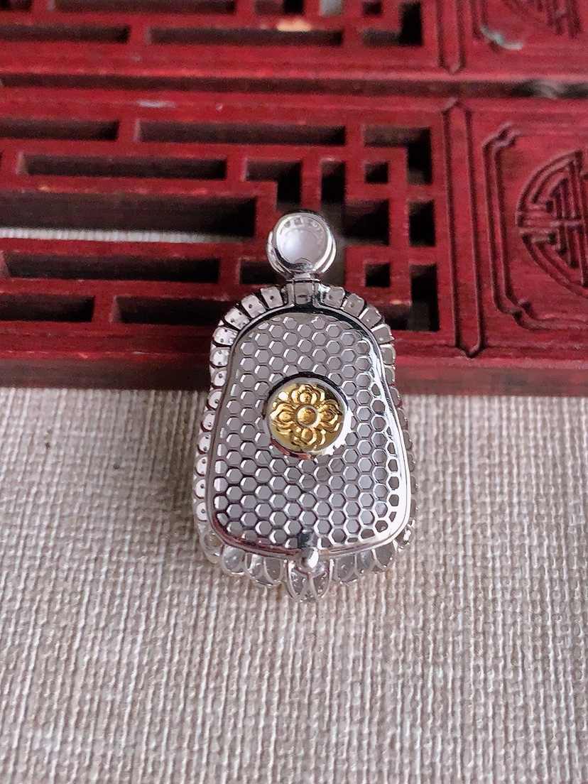 天然A货翡翠18K金伴钻镶嵌飘绿财神爷吊坠 
尺寸34-19.3-11裸石20.2-16.3mm 重