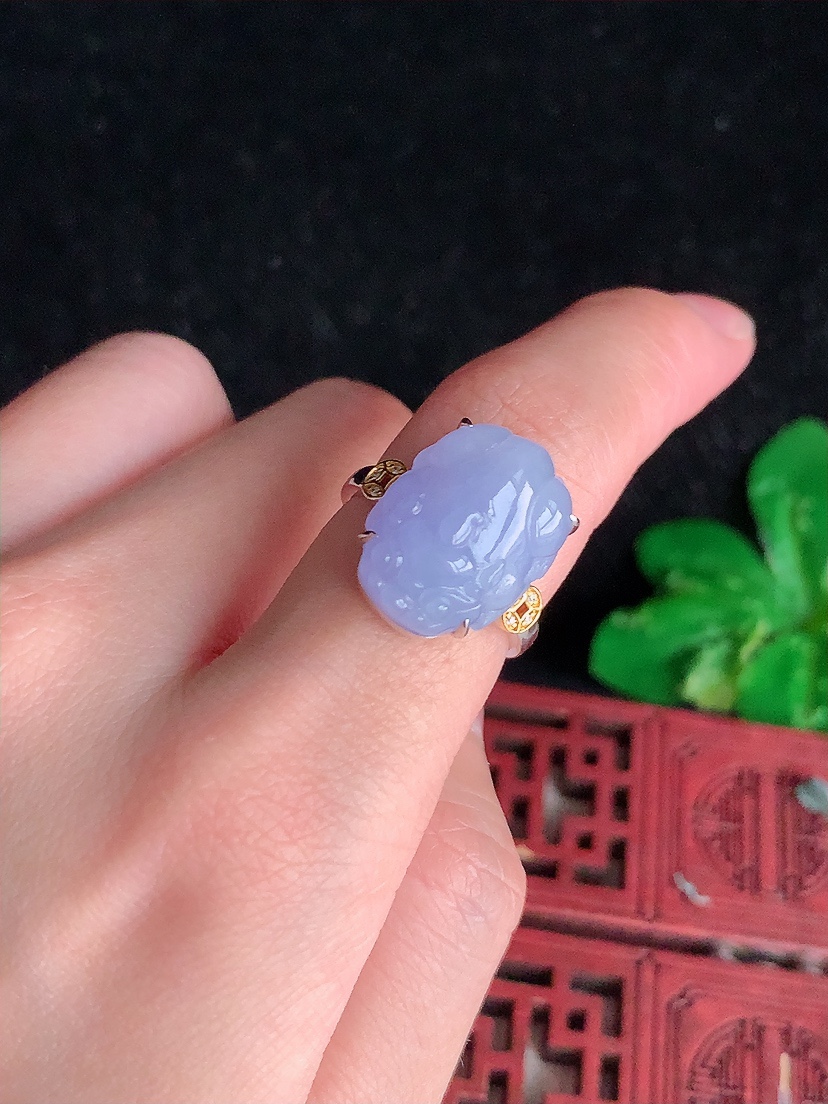 天然A货翡翠18K金镶嵌紫罗兰招财貔貅戒指 圈口17.7裸石
尺寸17.5-13mm 重量6.26g 0403