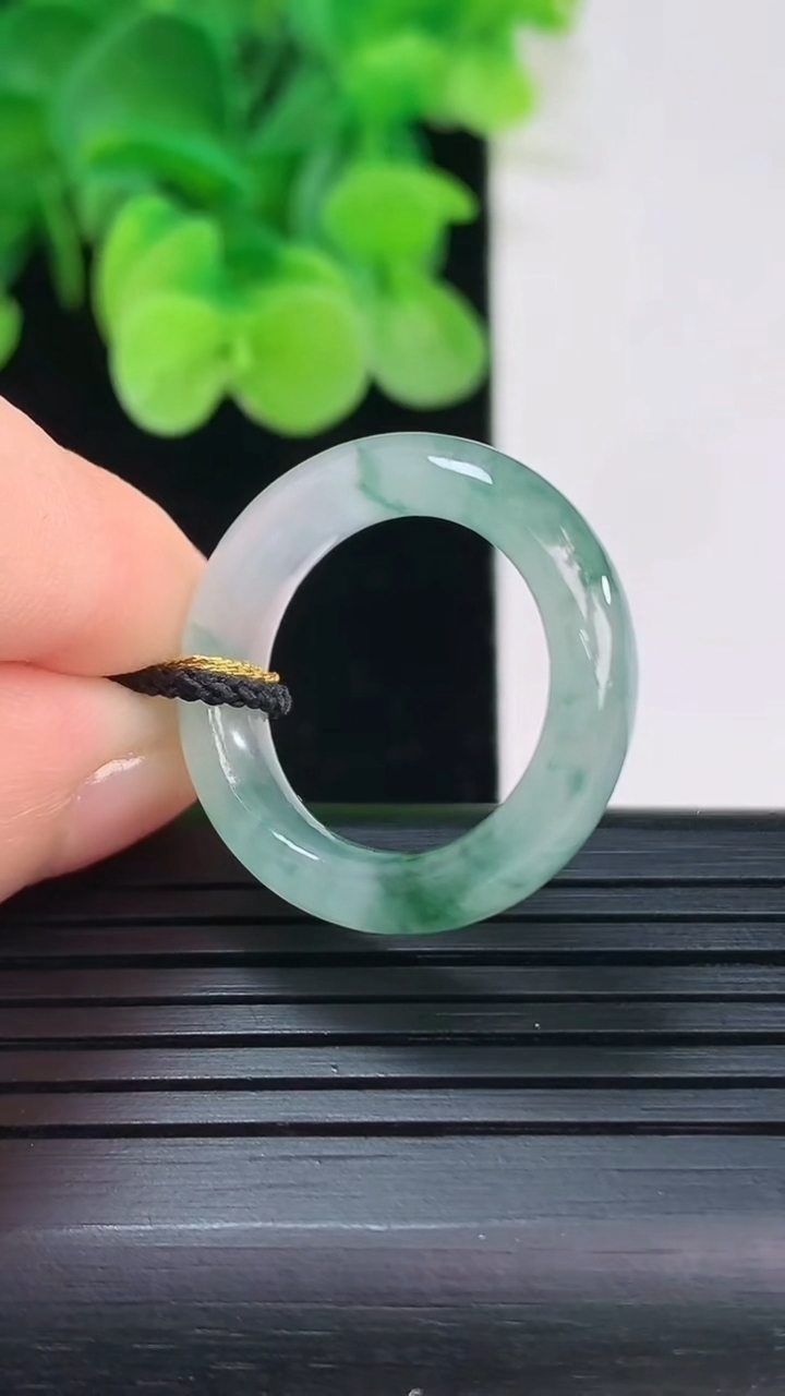 天然A货翡翠飘花指环戒指尺寸17.1-5.7-3.8重量:4.14g2026年4月6日
工厂直销收藏