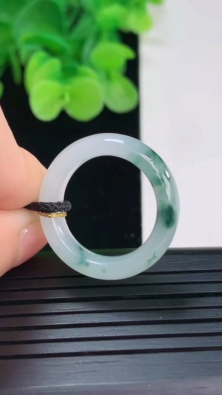 天然A货翡翠飘花指环戒指尺寸17.4-5.6-3.4重量:3.71g2026年4月6日
工厂直销收藏