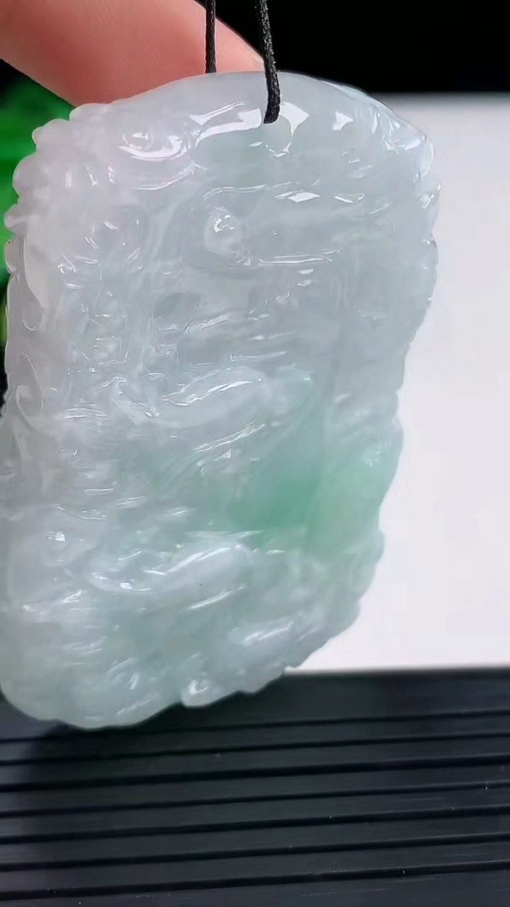 天然A货翡翠九龙至尊 龙牌吊坠尺寸56-38-13.6重:58.70g 99
4月6日