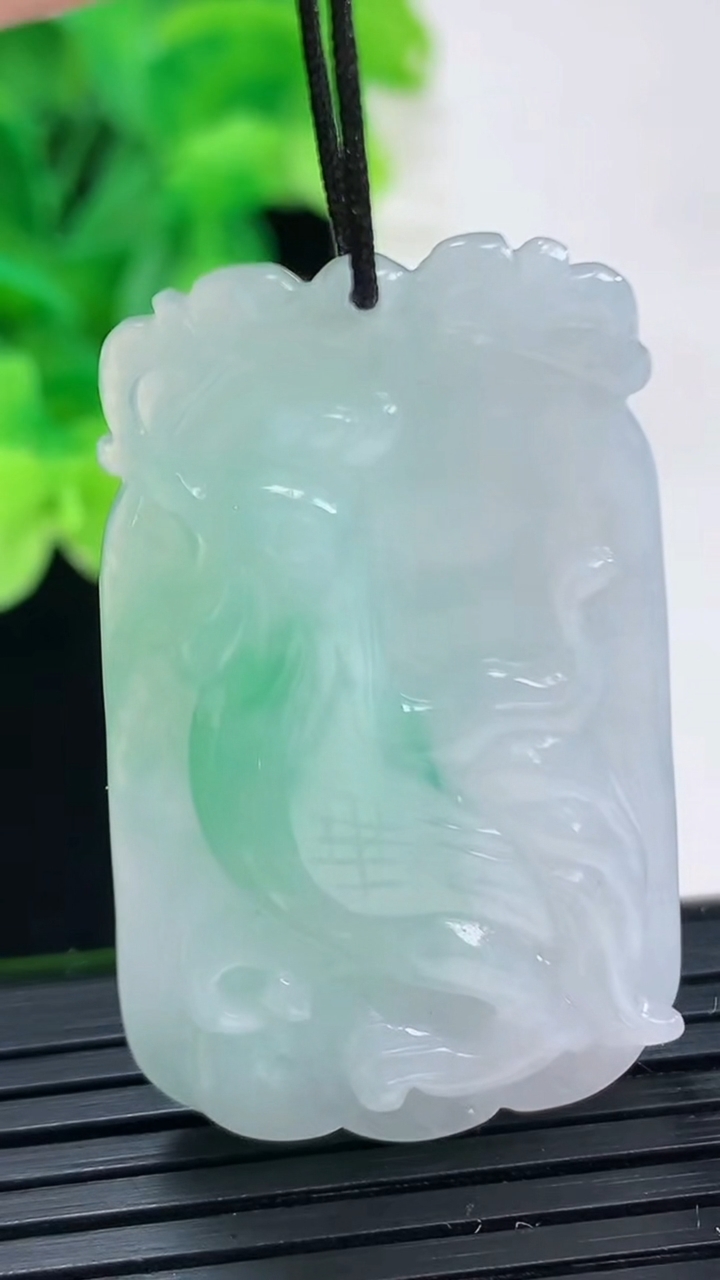 天然A货翡翠生肖鸡吊坠尺寸41.4-24.6-5.6重量:11.27g
4月6日