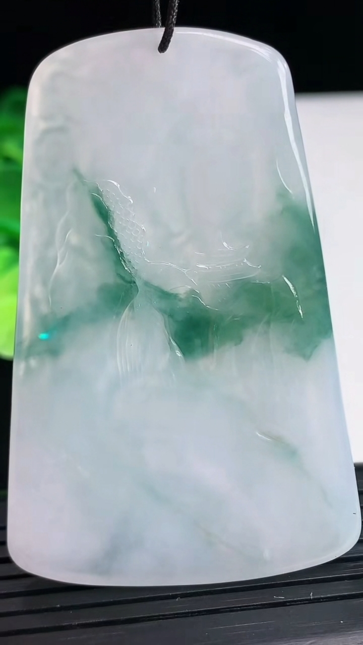 天然A货翡翠飘花文殊菩萨吊坠尺寸61.8-40.3-5重量:29.80g
4月6日