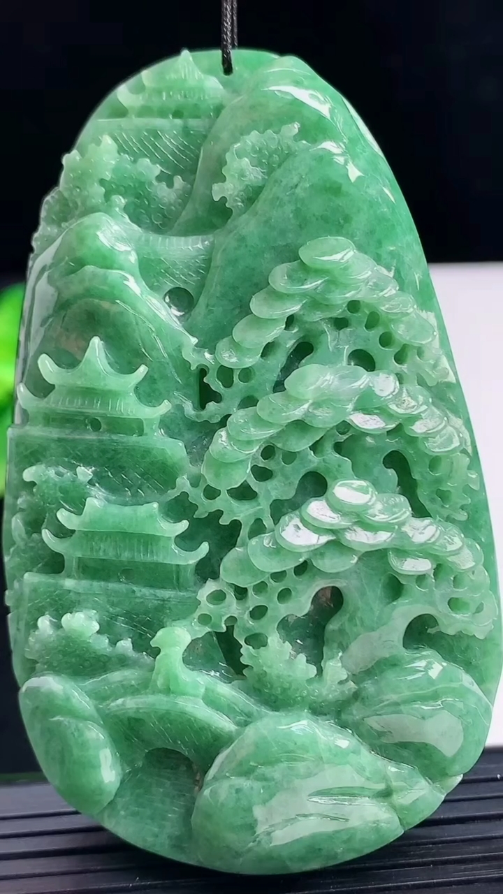 天然A货翡翠山水牌吊坠尺寸75.7-46-15重:100.37g 555
4月6日