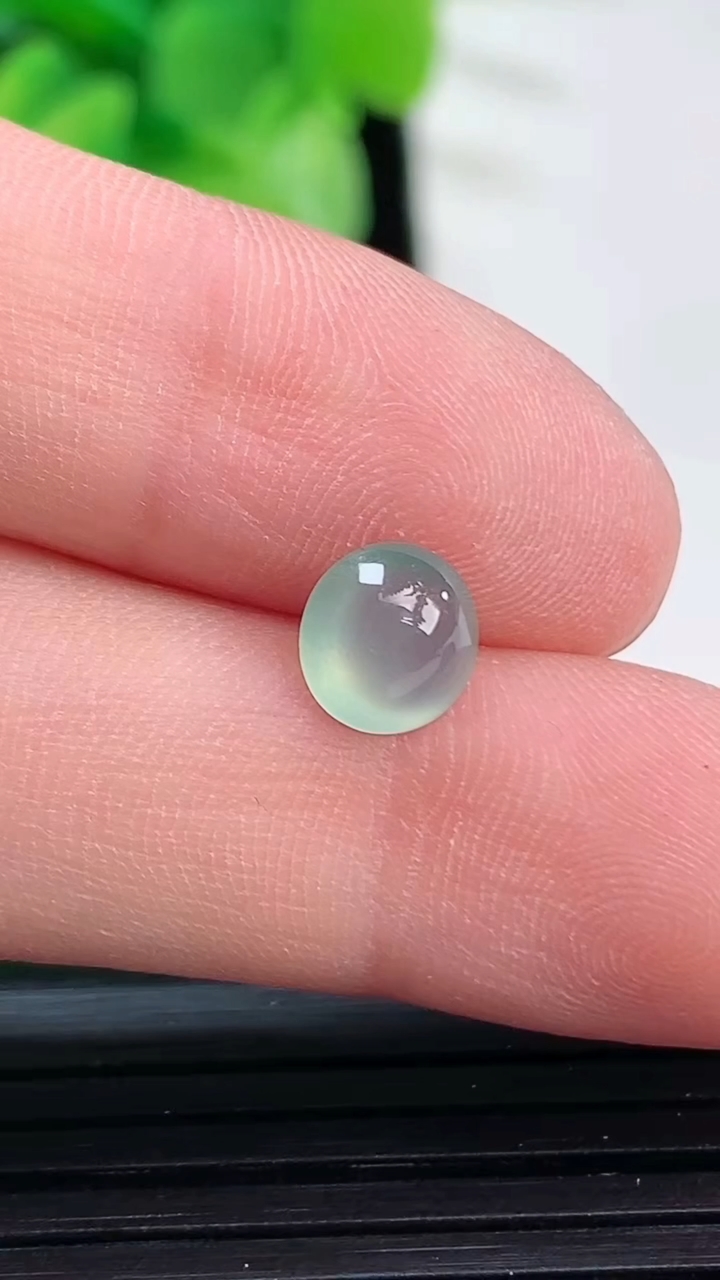 天然A货翡翠蛋面镶嵌件尺寸6.3-3.5重:0.22g 555
4月6日