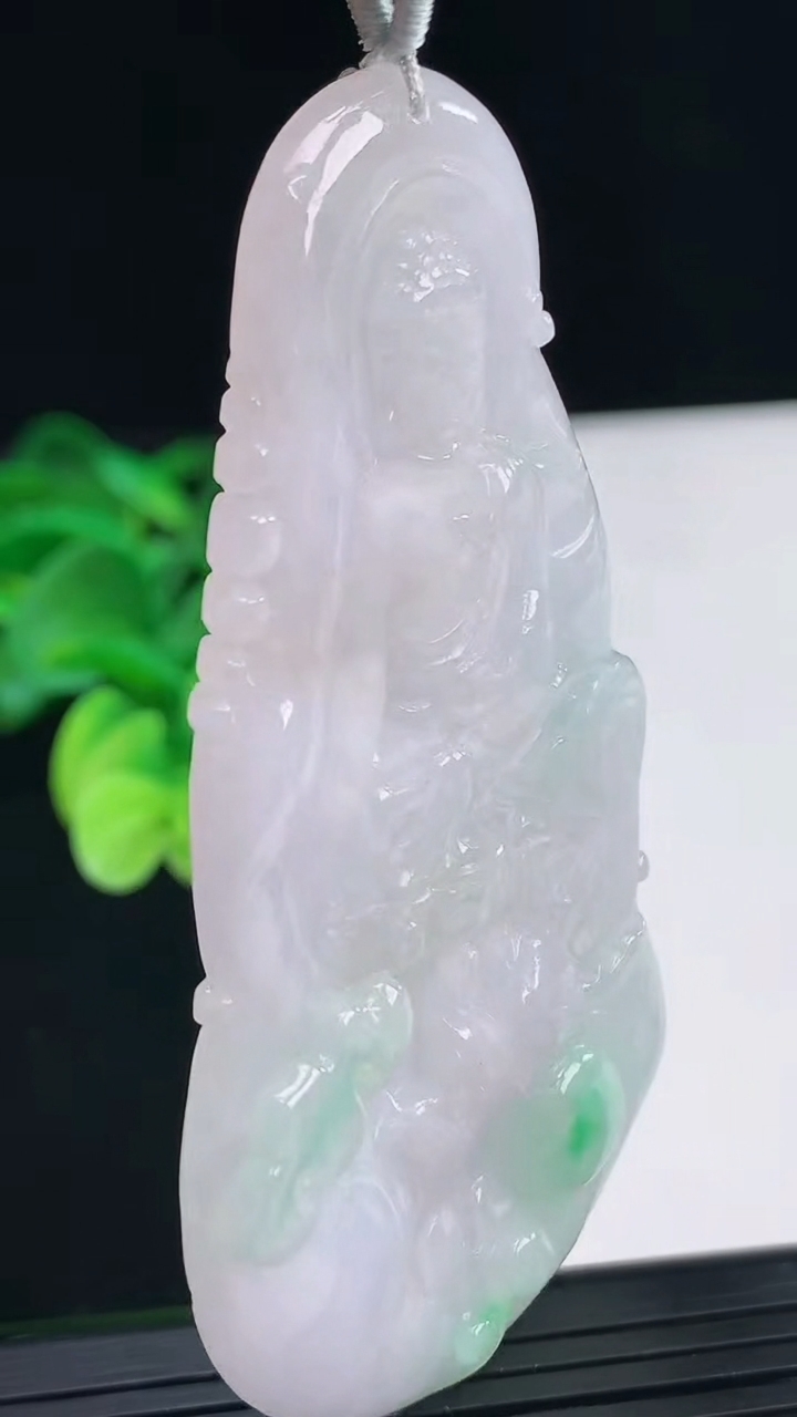 天然A货翡翠御龙阿弥陀佛吊坠尺寸73.5-40-5重:25.03g 555
4月6日