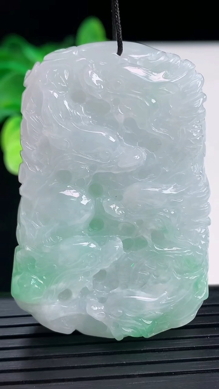 天然A货翡翠九龙至尊 龙牌吊坠尺寸56-38-13.6重:58.70g 99
4月6日