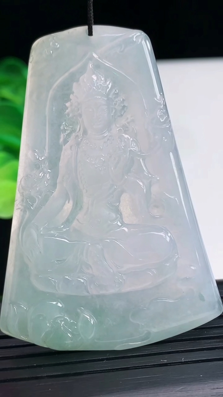天然A货翡翠飘花大势至菩萨吊坠尺寸62.3-43.1-5.2重量:26.11g
4月6日