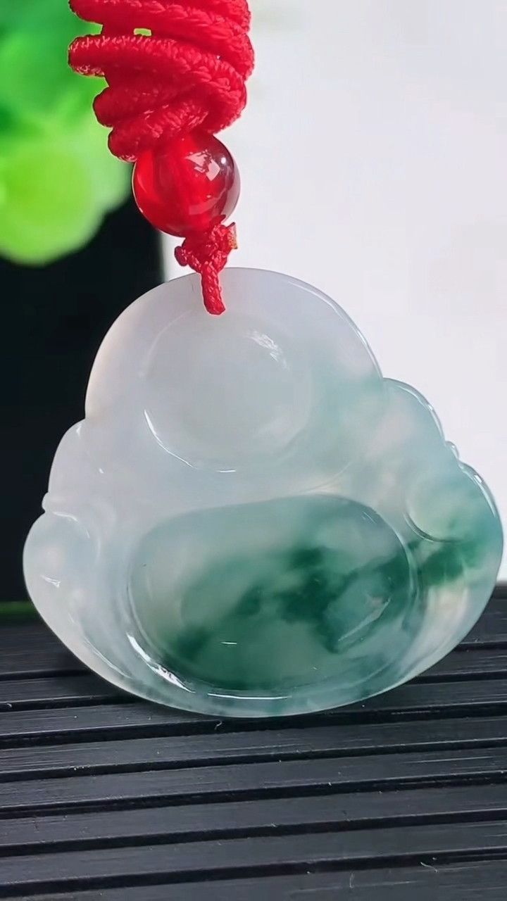 天然A货翡翠飘花佛公吊坠尺寸27-28.6-5.2重:5.90g
4月6日