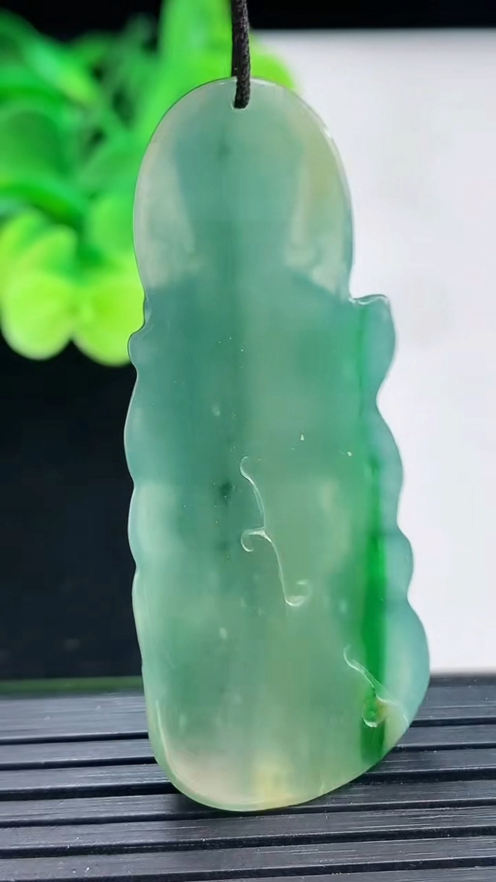 天然A货翡翠蓝水双彩大势至菩萨吊坠尺寸53.2-22-6重:12.60g 555
4月6日