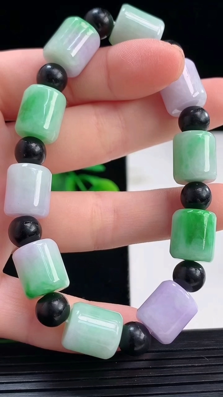 天然A货翡翠春带彩紫罗兰路路通手串尺寸12-10.6重量:36.12g4月7日
工厂直销收藏佳品,种