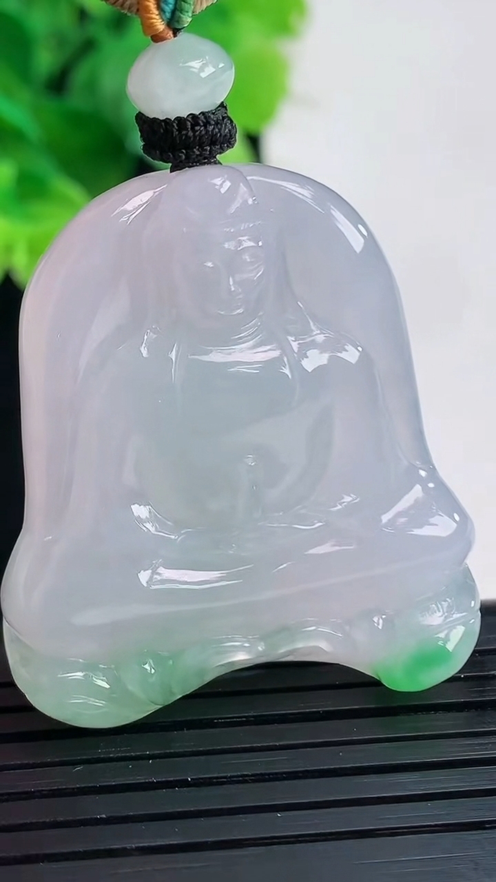 天然A货翡翠观音菩萨吊坠尺寸40.1-35-7.8重量:25.74g
4月7日