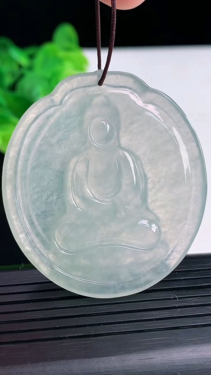 天然A货翡翠种白冰阿弥陀佛吊坠尺寸51.8-46.1-5.1重量:24.43g
4月7日