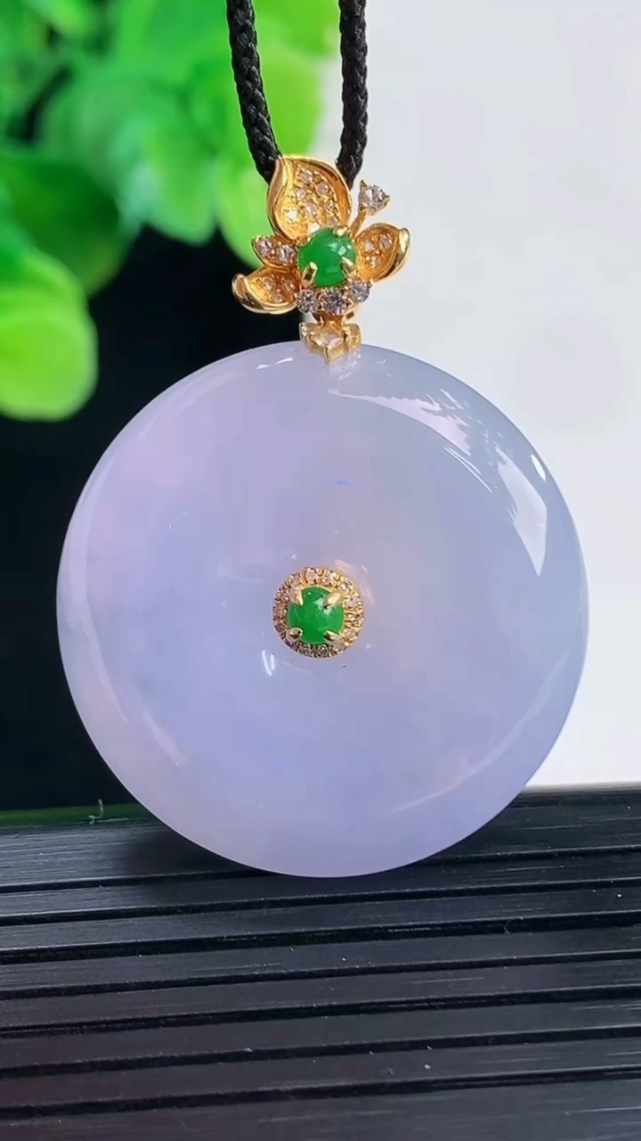 天然A货翡翠18K金紫罗兰平安扣吊坠尺寸40.4-30.6-6.7重量:14.62g
4月7日