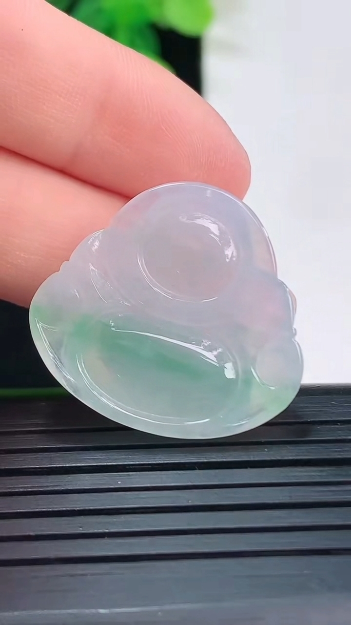 天然A货翡翠佛公吊坠尺寸23.9-26.3-5.6重量:5.55g
4月7日