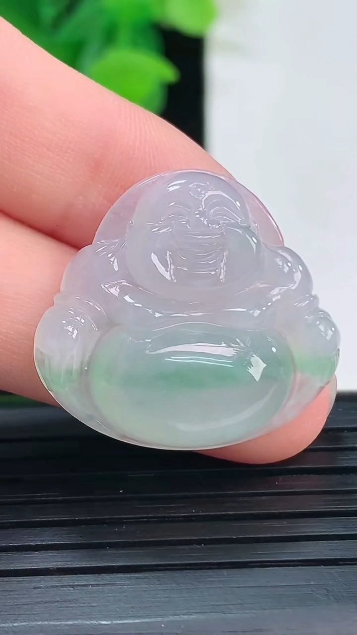 天然A货翡翠佛公吊坠尺寸23.9-26.3-5.6重量:5.55g
4月7日