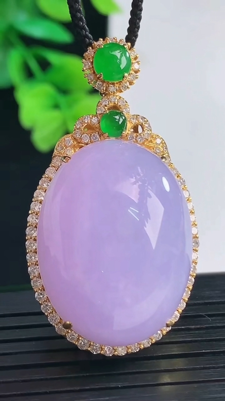 天然A货翡翠18K金紫罗兰蛋面吊坠尺寸46.3-25.5-17.1裸石29.1-22.3重量:19.54g
4月7日