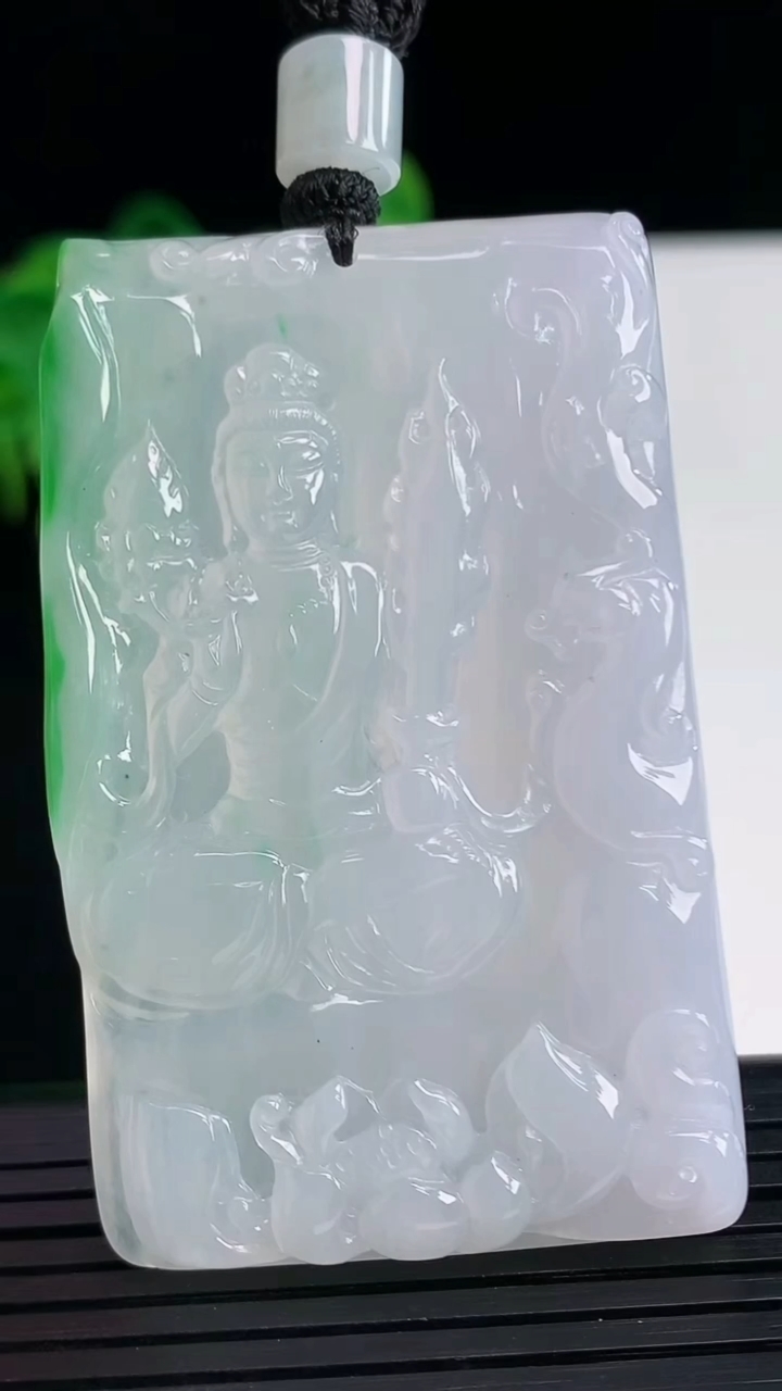 天然A货翡翠虚空藏菩萨吊坠尺寸59.5-37.8-6.1重量:42.66g
4月7日