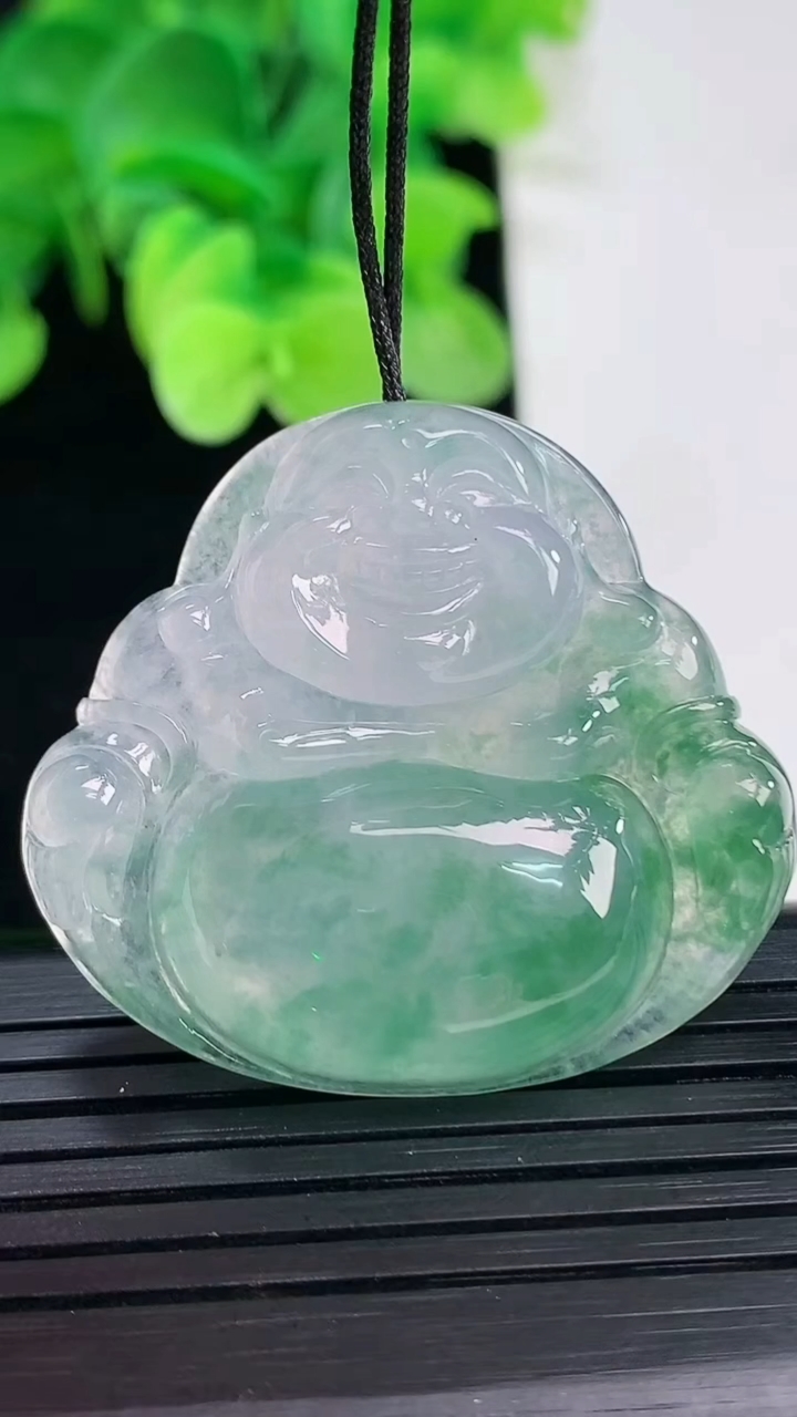 天然A货翡翠种飘花佛公吊坠尺寸33.2-37-7.1重量:12.72g
4月7日