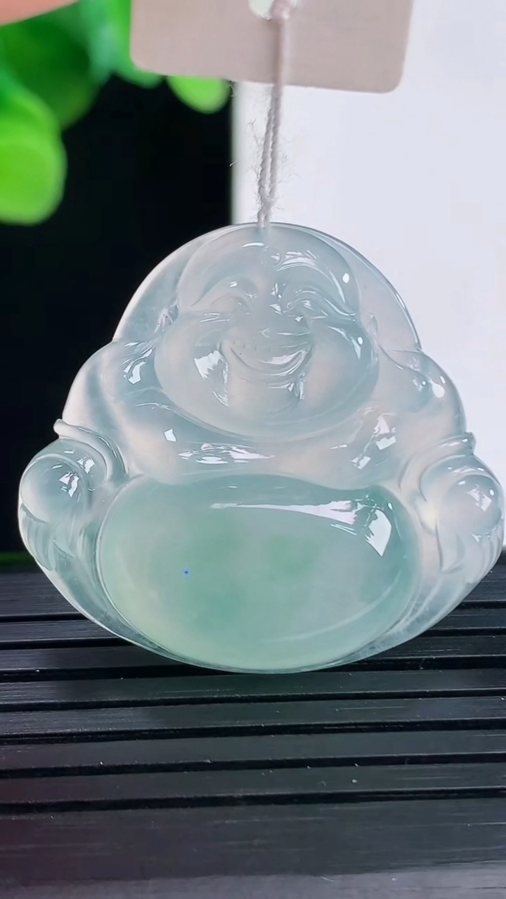 天然A货翡翠佛公吊坠尺寸30.4-32.8-5.7重量:9.29g
4月7日