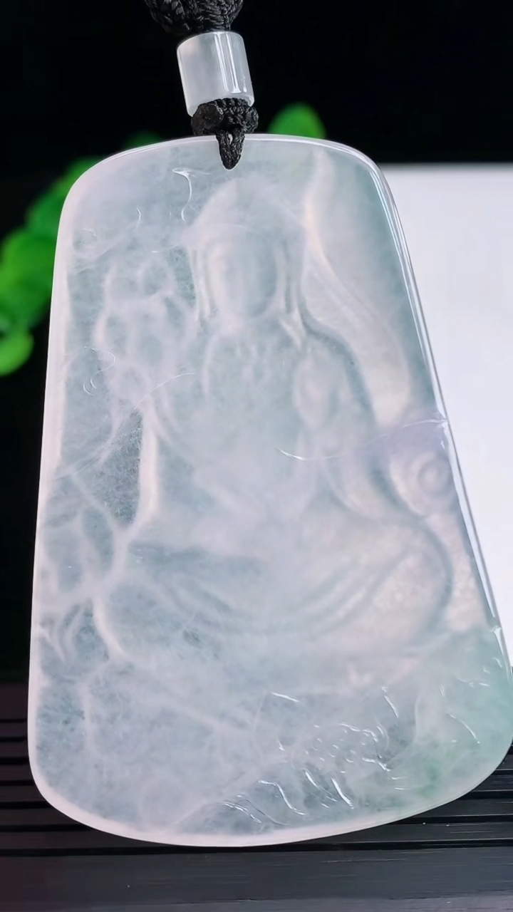 天然A货翡翠大势至菩萨吊坠尺寸64.2-43.4-5.3重量:39.83g
4月7日