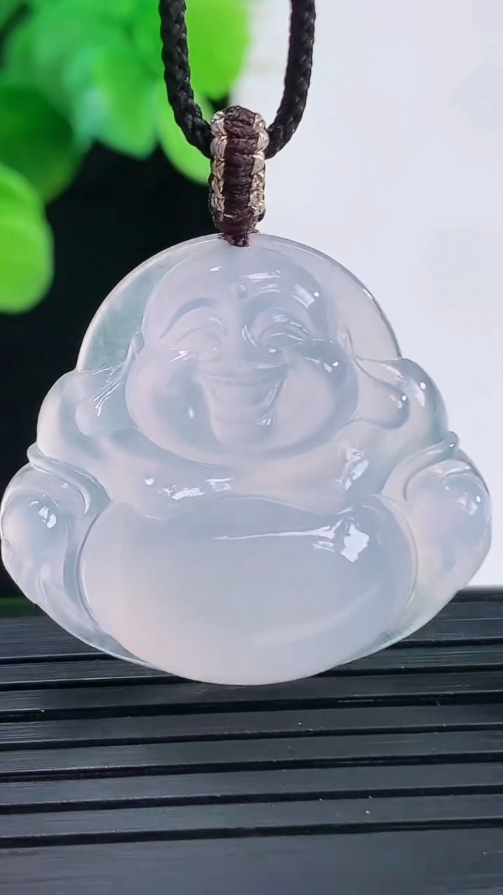 天然A货翡翠种白冰佛公吊坠尺寸30.1-32-7.6重量:10.40g
4月7日