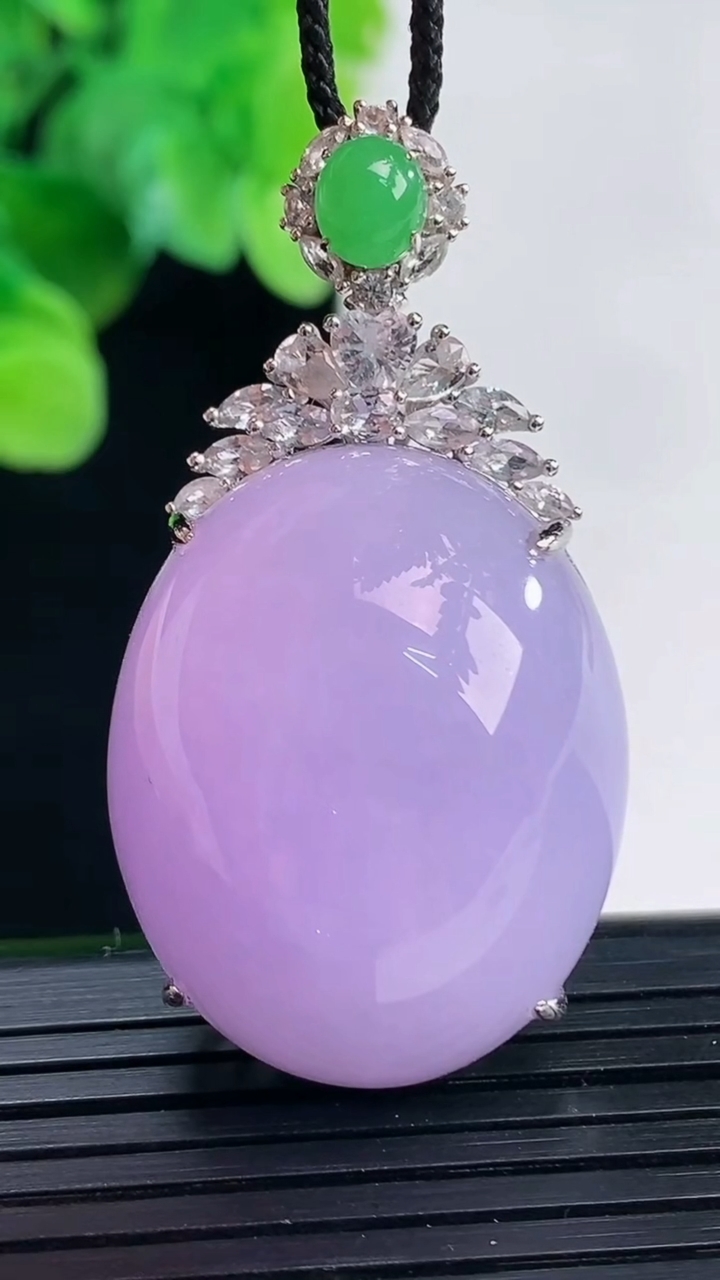 天然A货翡翠18K金紫罗兰蛋面吊坠尺寸46.4-29.9-24.9-15.7重量:23.60g
4月