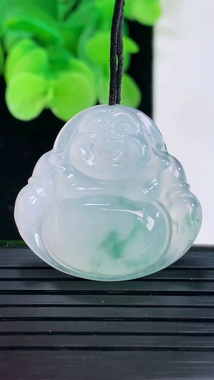 天然A货翡翠冰种飘花佛公吊坠尺寸27.6-29-5.5重量:6.74g
4月7日