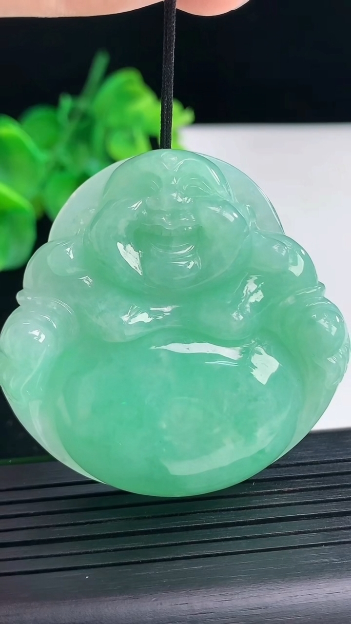 天然A货翡翠佛公吊坠尺寸50.4-51-11.4重量:48.39g
4月7日