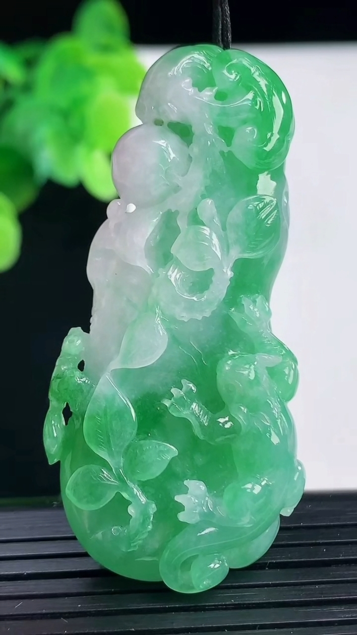 天然A货翡翠貔貅吊坠尺寸57.4-26-13.1重量:29.36g
4月7日