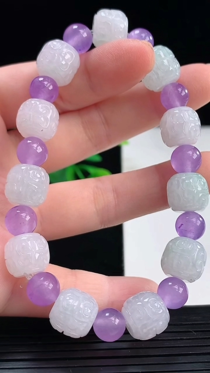 天然A货翡翠雕花路路通手串尺寸11-10.3重量:35.86g4月7日
工厂直销收藏佳品,种好水足，